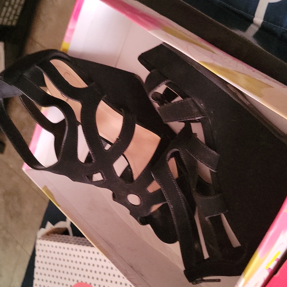 Black Wedges